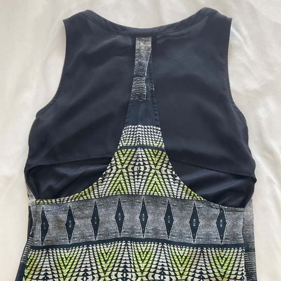 SMALL BACK DETAIL DRESS - Picture 3 of 3